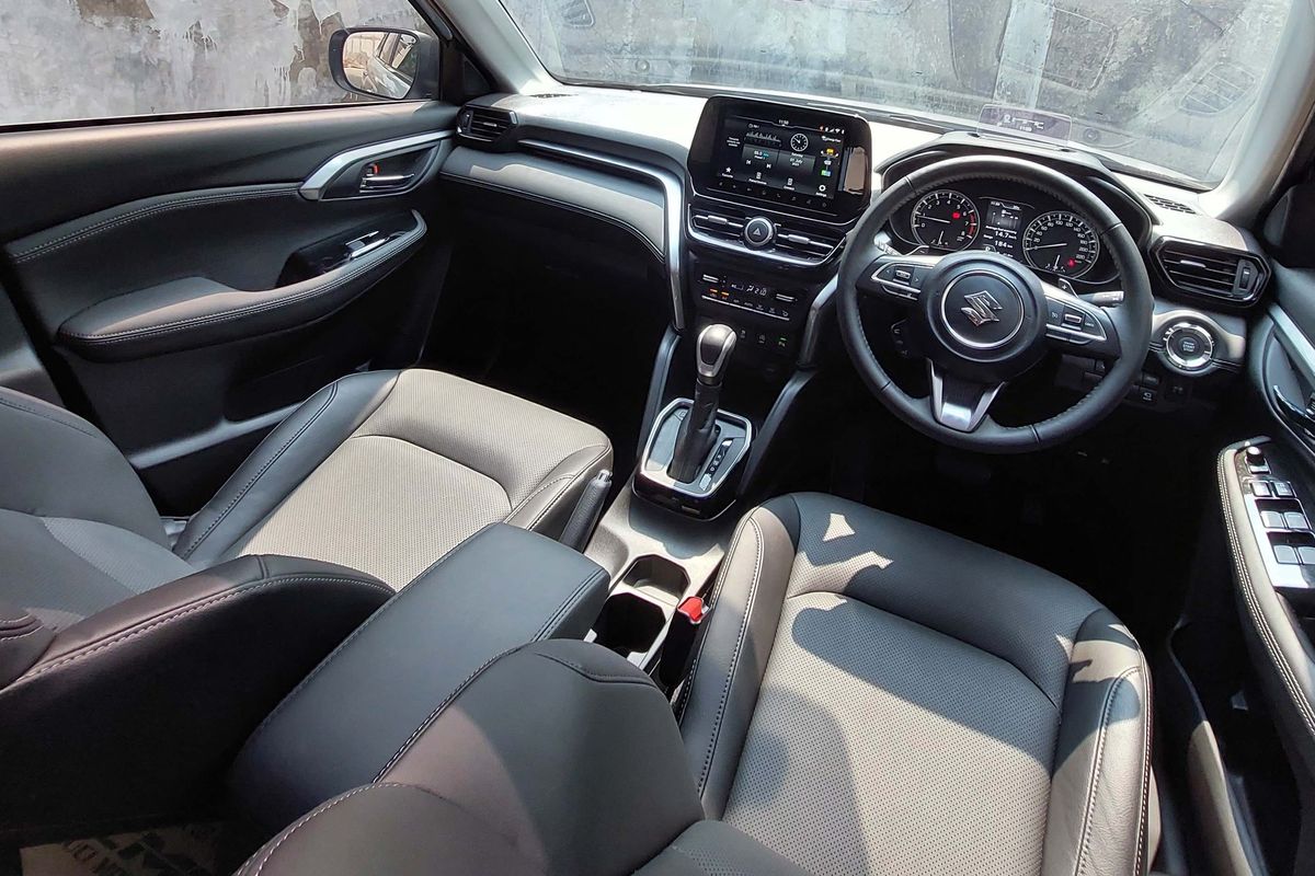 Kemewahan Suzuki Grand Vitara: SUV Representatif untuk Eksekutif Muda di Lumajang